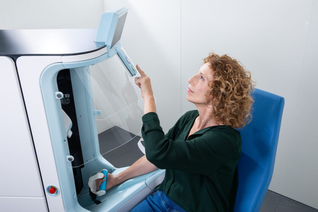 Patient presses start on Aletta