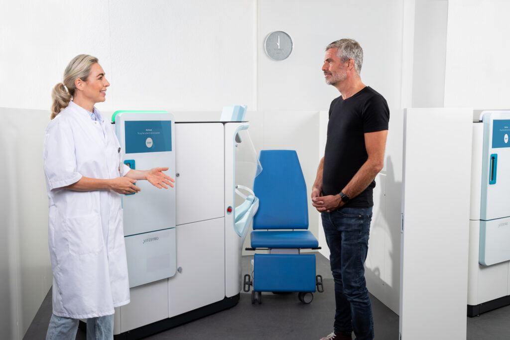 Supervisor explains Aletta to patient