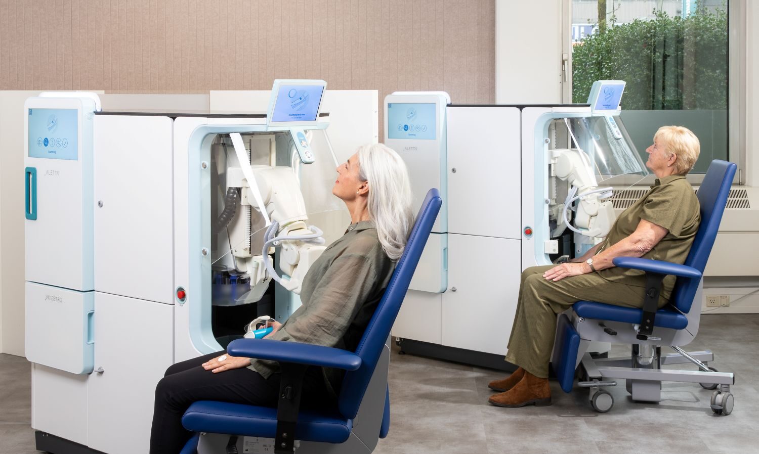 Two patients being punctured by Aletta